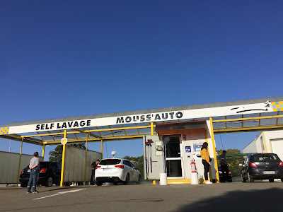 Station Mouss Auto à Laval