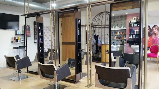 Tau9 estilistas Peluquería Unisex en la Pobla de Vallbona, Valencia