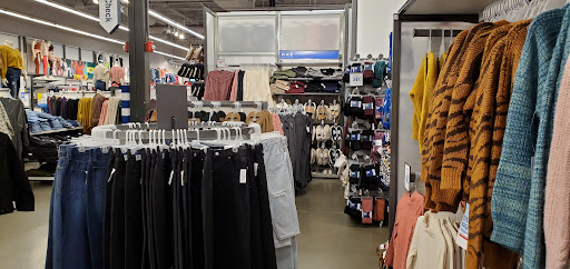 Clothing Store «Old Navy», reviews and photos, 19401 Alderwood Mall Pkwy, Lynnwood, WA 98036, USA