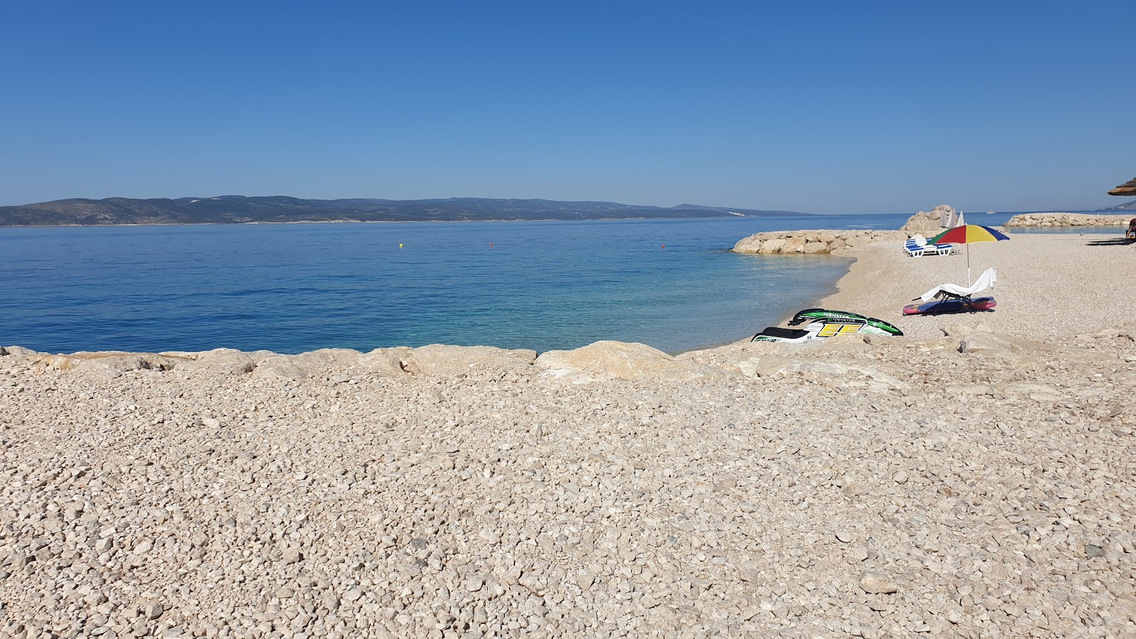 Foto de Ikovac beach com alto nível de limpeza