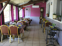 Atmosphère du Restaurant Auberge Les Hérons à Lapeyrouse - n°1