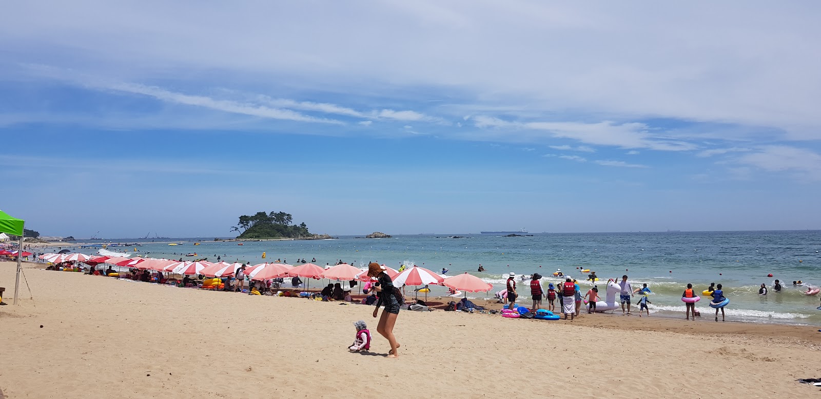 Foto de Jinha Beach área de comodidades