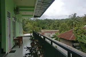 Garuda Hotel KEMRANJEN image