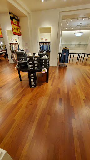 Clothing Store «Banana Republic», reviews and photos, 11905 Democracy Dr, Reston, VA 20190, USA