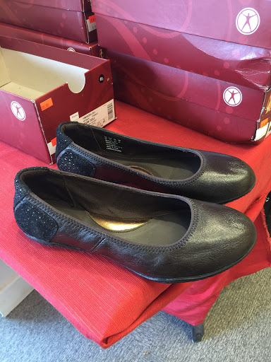 Outlet Mall «Tanger Outlet Westbrook», reviews and photos, 314 Flat Rock Pl, Westbrook, CT 06498, USA