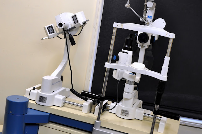 Geoffrey Roberts Optometrist - Optician
