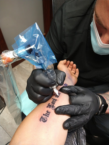 Tattoo Shop «Rockstar Tattoo & Co.», reviews and photos, 2707 S 108th St, West Allis, WI 53227, USA