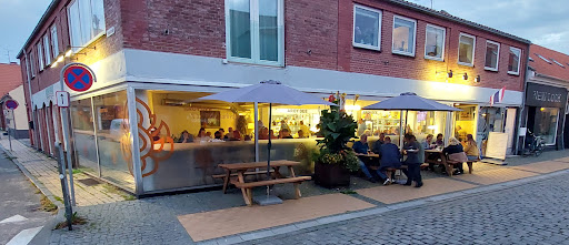 Aroy Dee Thai Takeaway,Restaurant og Minimarked in Rønne, Slagelse