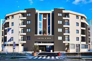 Perla Residence Hotel & Spa image