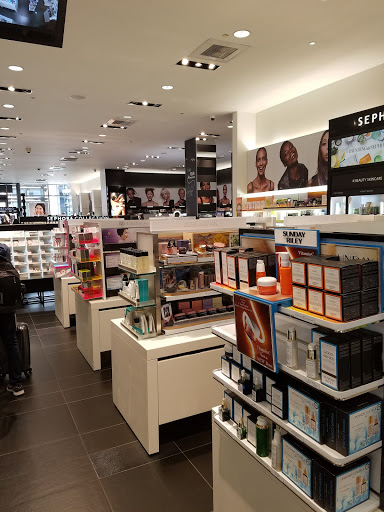 Cosmetics Store «SEPHORA», reviews and photos, 108 N State St Ste 134, Chicago, IL 60602, USA