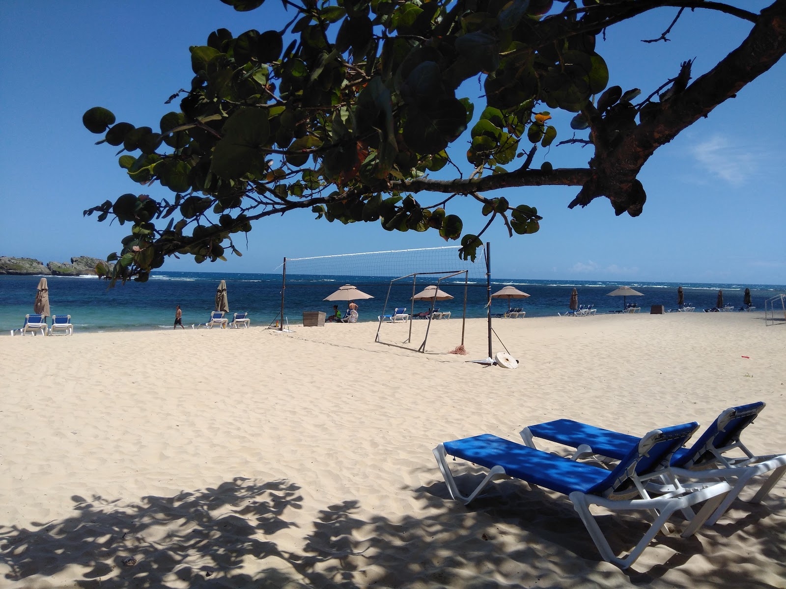 Φωτογραφία του Cosita rica beach και η εγκατάσταση