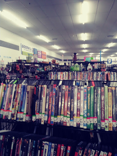 Thrift Store «Cotton & Greenway Goodwill Retail Store & Donation Center», reviews and photos, 15190 N Cotton Ln, Surprise, AZ 85388, USA