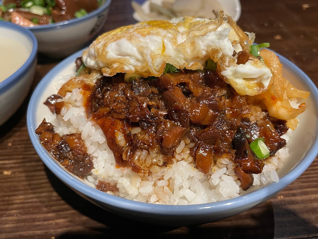 歐買尬豬霸王豬腳飯專賣店 錦州店 的照片