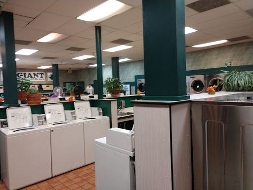 Laundromat «The Laundry Co of Carmichael», reviews and photos, 6450 Fair Oaks Blvd, Carmichael, CA 95608, USA