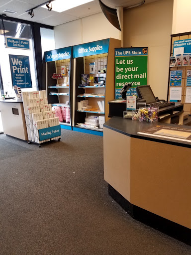 The UPS Store, 2948 Kirk Rd #106, Aurora, IL 60502, USA, 