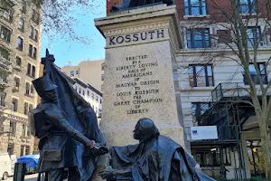 Lajos Kossuth Monument image