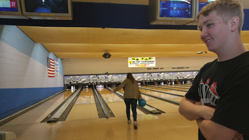 Bowling Alley «Lawn Lanes», reviews and photos, 6750 S Pulaski Rd, Chicago, IL 60629, USA