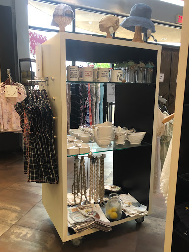 Beauty Salon «Daireds Hair Salon & Day Spa», reviews and photos, 2400 I-20 Frontage Rd, Arlington, TX 76017, USA