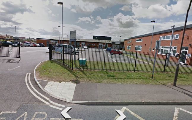 Reviews of Great Denham Primary School in Bedford - School