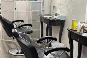 Aisha's Threading Salon image