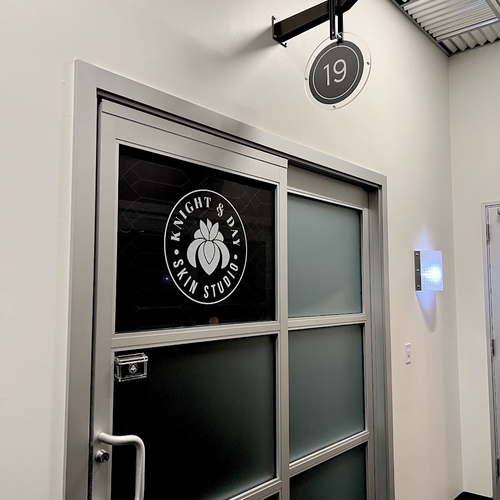 Knight & Day Skin Studio 92832