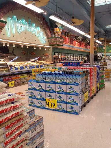 Supermarket «Vallarta Supermarkets», reviews and photos, 23449 Lyons Ave, Valencia, CA 91355, USA