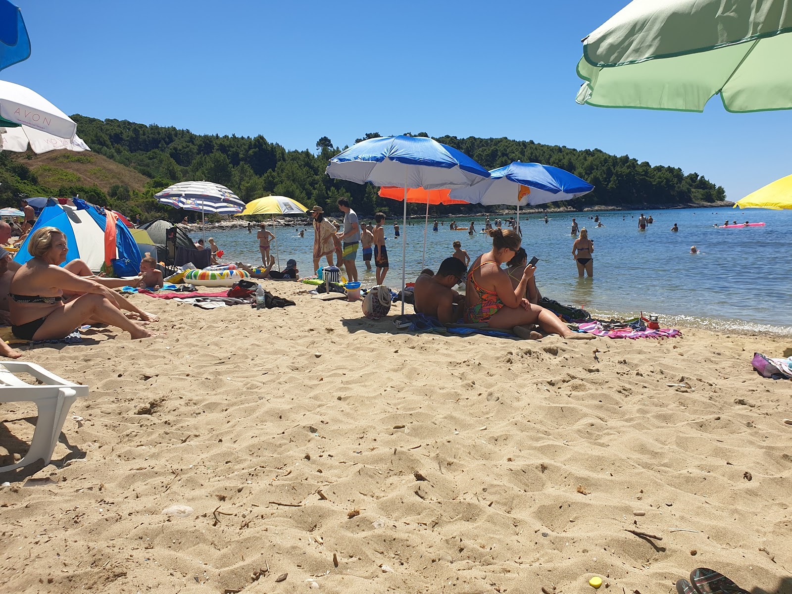 Vela Przina beach'in fotoğrafı - rahatlamayı sevenler arasında popüler bir yer