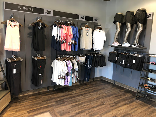 Shoe Store «New Balance Kansas City», reviews and photos, 6607 W 119th St, Leawood, KS 66209, USA