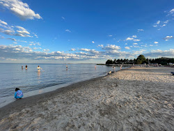 Zdjęcie Michekewis Park Beach z powierzchnią turkusowa czysta woda