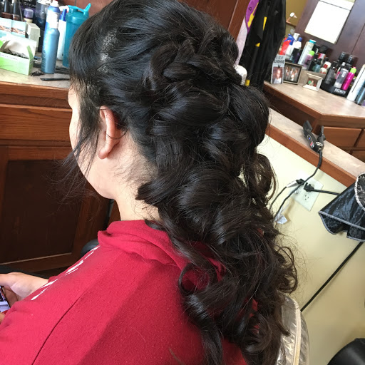 Hair Salon «Avenue Hair Styling & Day Spa», reviews and photos, 630 S Kansas Ave, Topeka, KS 66603, USA