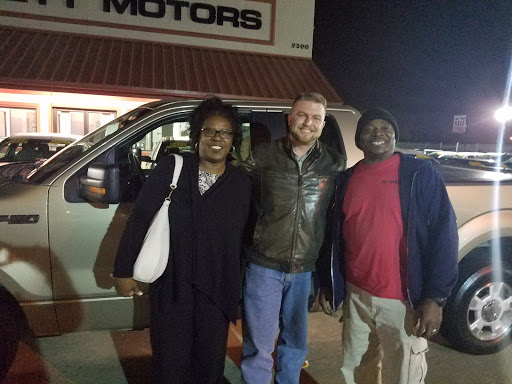 Car Dealer «Barrett Motors-Rowlett», reviews and photos, 2300 Lakeview Pkwy, Rowlett, TX 75088, USA