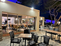 Atmosphère du Restaurant français La Villa Madrigal - Restaurant Carry-le-Rouet - n°3