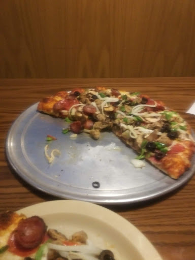 Pizza Restaurant «Round Table Pizza», reviews and photos, 292 S State St, Ukiah, CA 95482, USA