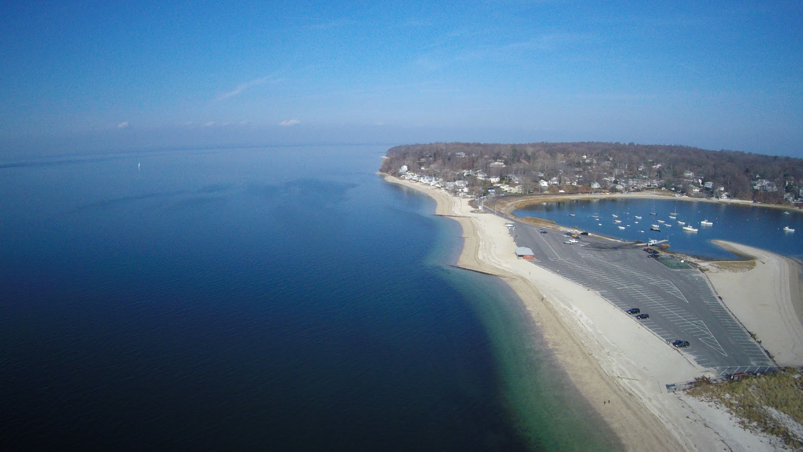 Photo of Hobart Beach with partly clean level of cleanliness