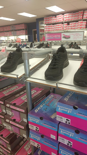 Shoe Store «SKECHERS Factory Outlet», reviews and photos, 1201 Airport Fwy #185, Euless, TX 76040, USA