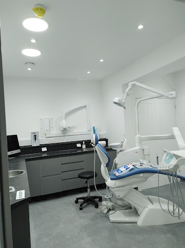 U'R Smile Dental & Aesthetic Clinic - Dentist