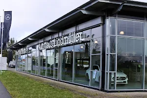 Mercedes-Benz dealership in Hanover image