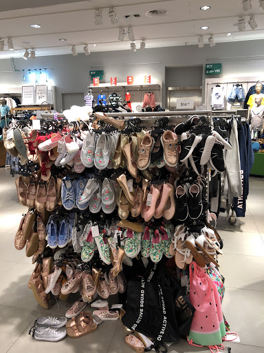 Clothing Store «H&M», reviews and photos, 397 E Sailer Dr, San Mateo, CA 94403, USA