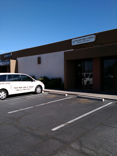 Moving and Storage Service «Two Men and a Truck», reviews and photos, 2905 W Indian School Rd, Phoenix, AZ 85017, USA