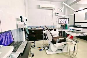 Crown Dental Hub image