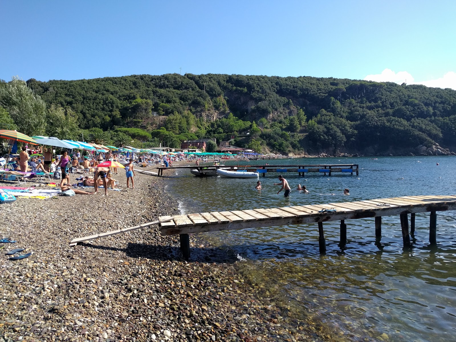 Foto av Spiaggia di Bagnaia med rymlig bukt