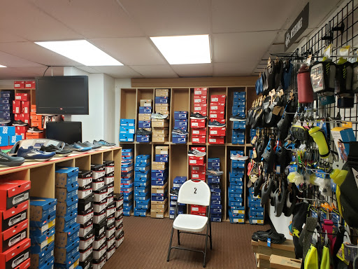 Shoe Store «Hansons Running Shop», reviews and photos, 3407 S Rochester Rd, Royal Oak, MI 48073, USA