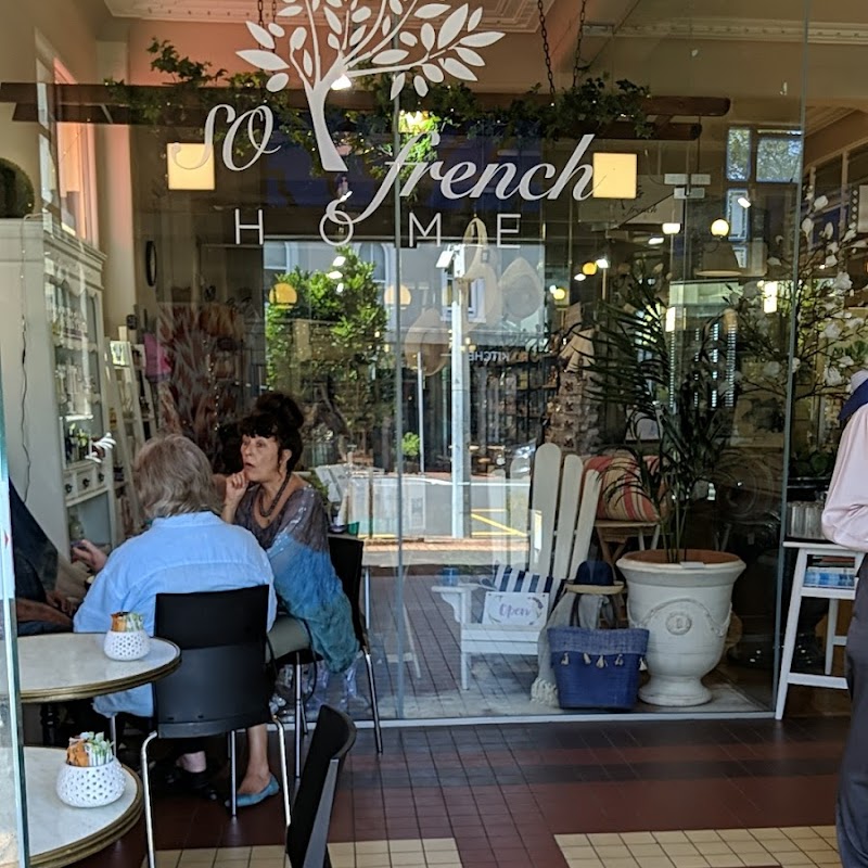 So French Café