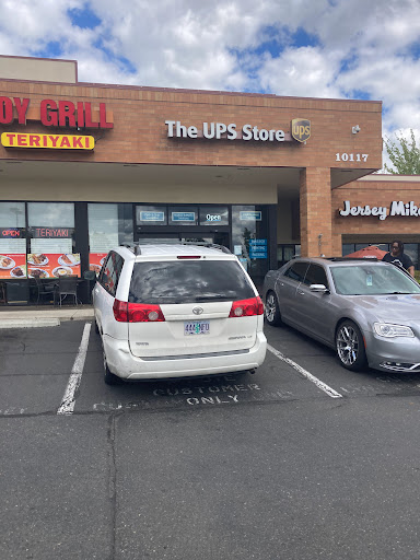 Shipping and Mailing Service «The UPS Store», reviews and photos, 10117 SE Sunnyside Rd F, Clackamas, OR 97015, USA