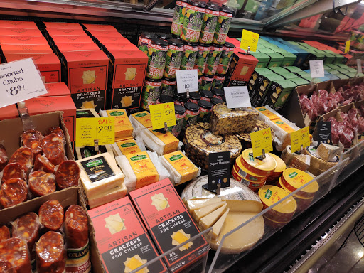 Shopping Mall «Bridgeport Village», reviews and photos, 7455 SW Bridgeport Rd, Tigard, OR 97224, USA