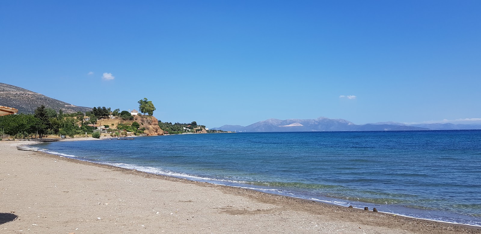 Foto af Gerani beach med grå sand overflade