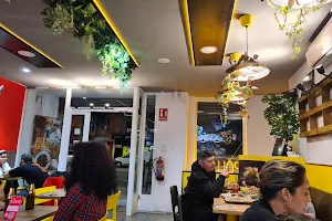 La Bajada Street Food & GO - Oporto - Restaurante Peruano image