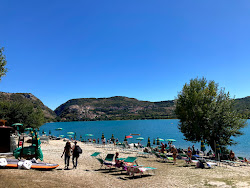 Foto von Spiaggia La Gravara - Lago di Barrea mit gerader strand