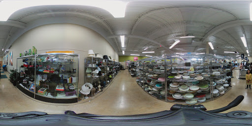Thrift Store «Goodwill Store & Donation Center in Evanston», reviews and photos, 1916B Dempster St, Evanston, IL 60202, USA