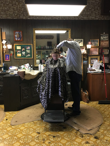 Barber Shop «West Plaza Barber Shop», reviews and photos, 1911 W Galena Blvd, Aurora, IL 60506, USA